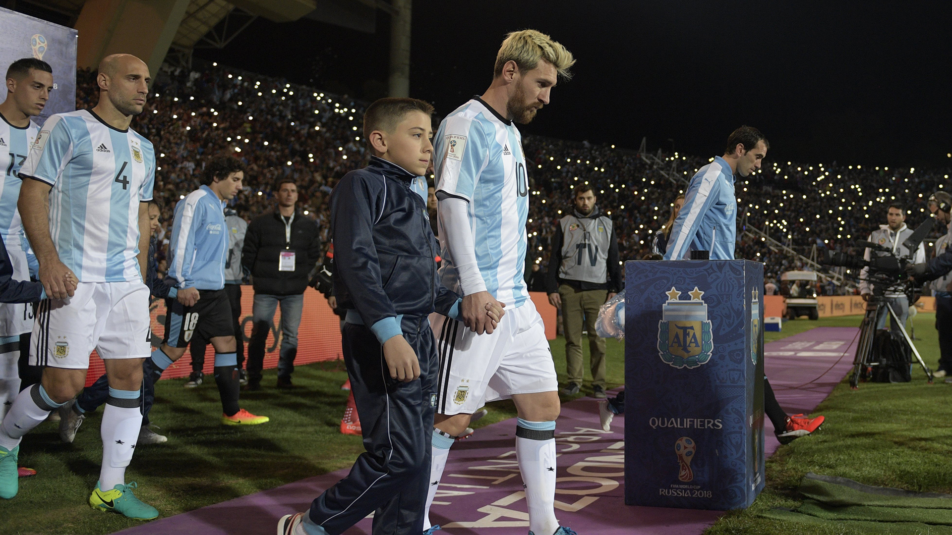 Argentina's Lionel Messi (C) enters the field before their Russia 2018 World Cup qualifier football match against Uruguay in Mendoza, Argentina, on September 1, 2016. / AFP / JUAN MABROMATA (Photo credit should read JUAN MABROMATA/AFP/Getty Images)